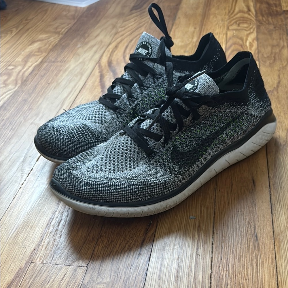 Nike Flyknit Free Run Oreo